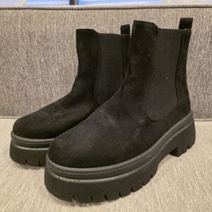 Black Women's Chelsea Boots